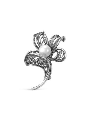 Брошь бижутерия, покрытие - серебрение с оксидированием, вставка - культивированный жемчуг