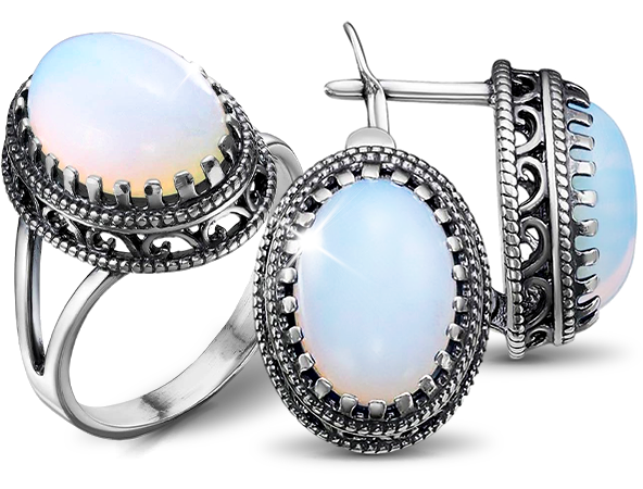 Камень, который словно рисует лунную дорожку в синем бархате ночи