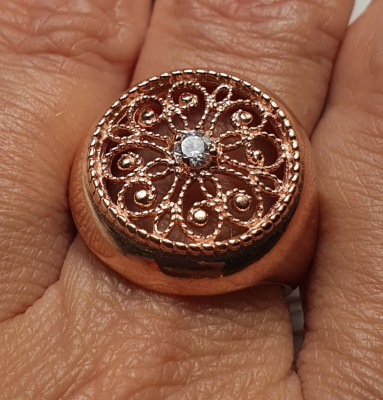 Кольцо бижутерия, покрытие - золочение, вставка - фианит (недрагоценный камень)