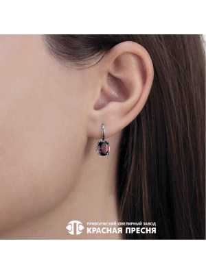 Серьги серебро 925 пробы, покрытие - родирование, вставка - гранат (полудрагоценный камень)