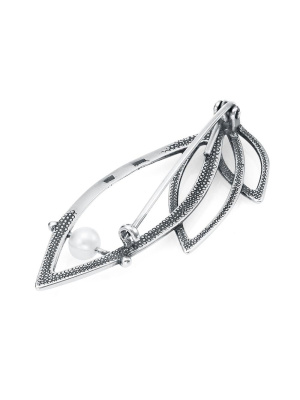 Брошь бижутерия, покрытие - серебрение с оксидированием, вставка - имитация жемчуга